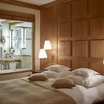 Grand Kronenhof Otel
