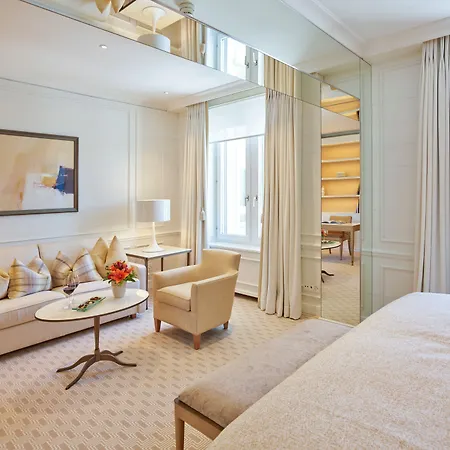 호텔 그랜드 크로넨호프 5*