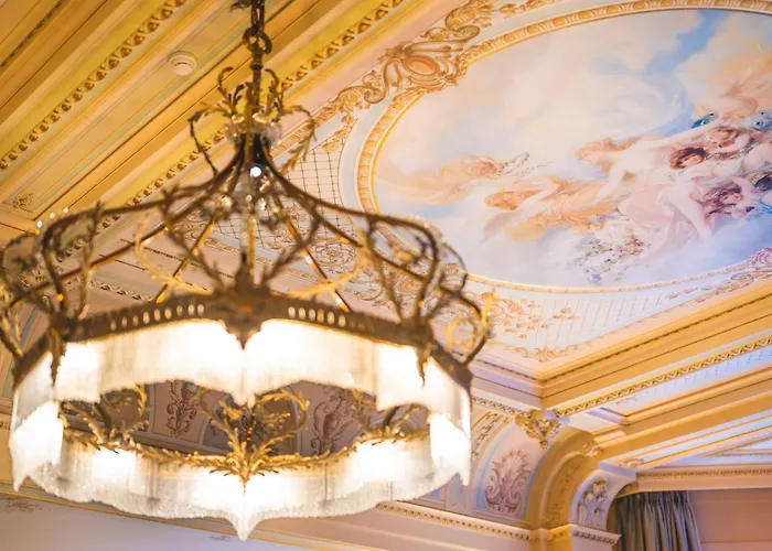 Grand Kronenhof Szálloda 5*