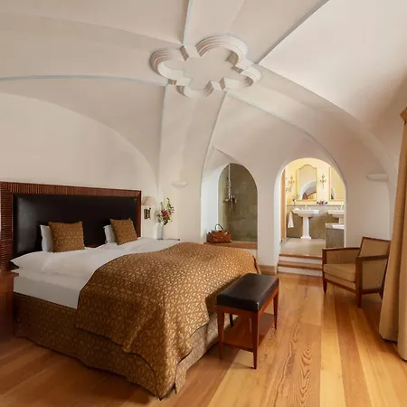 מלון Grand Kronenhof