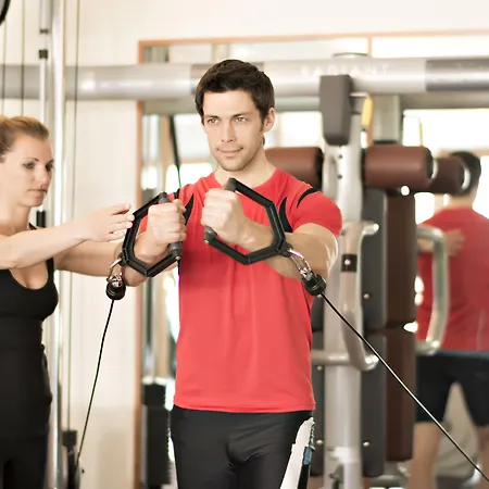 מלון Grand Kronenhof 5*