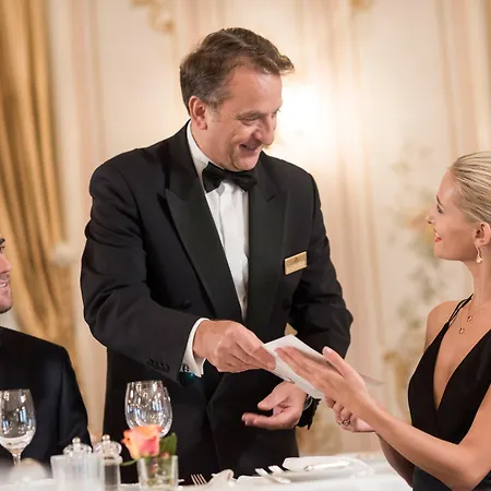 Grand Kronenhof מלון 5*