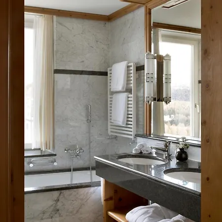 מלון Grand Kronenhof 5*